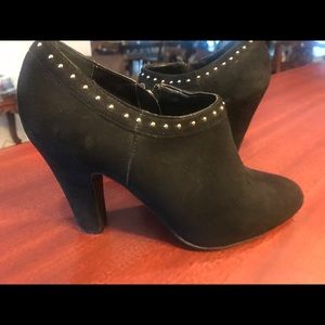 Tahari Black Suede Ankle Boots !!  Gorgeous !